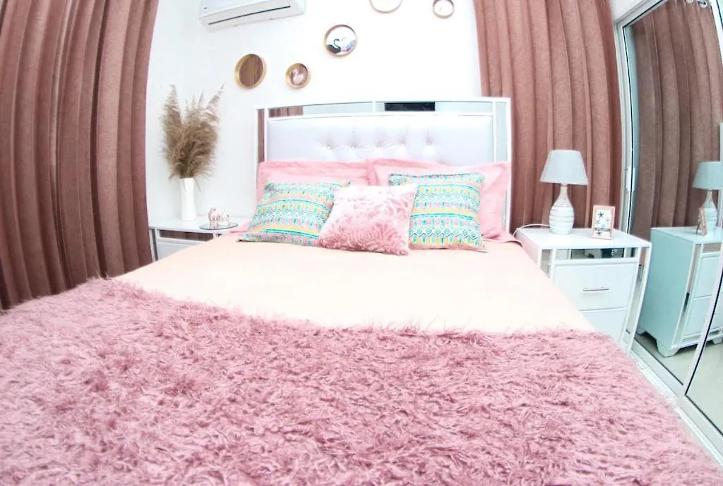 Luxurious 3-Bedroom Apartment With Pool & 24/7 Security سانتياغو دي لوس كاباليروس