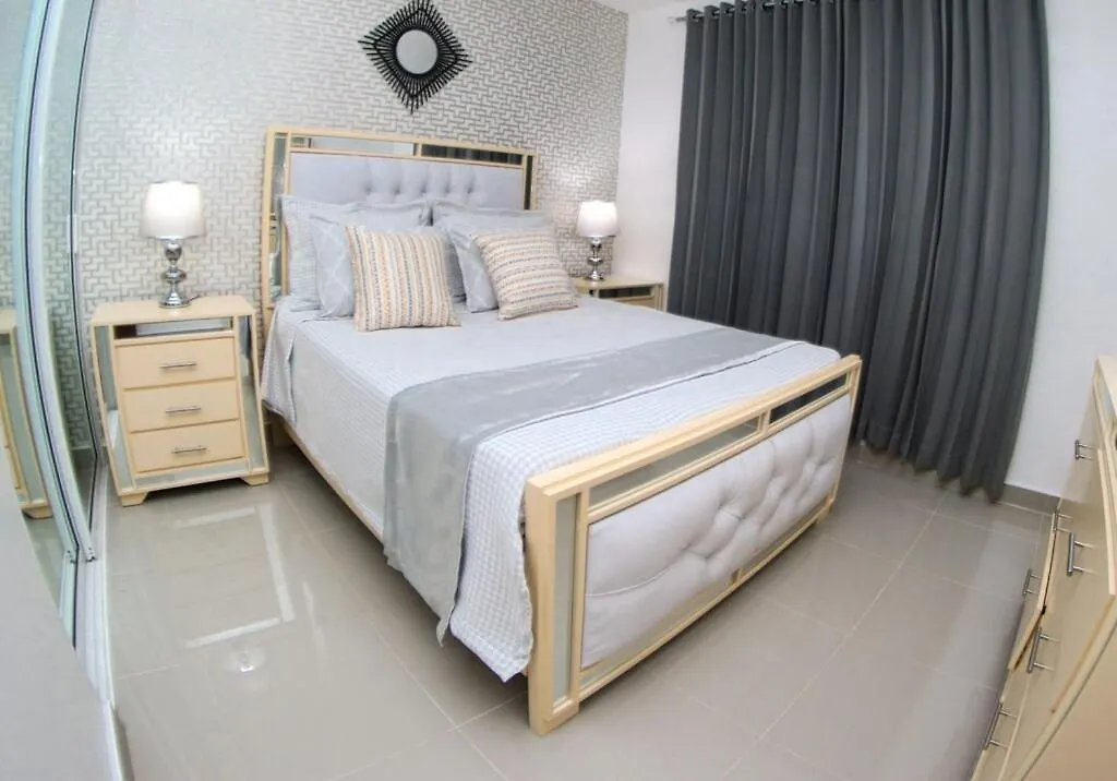 Luxurious 3-Bedroom Apartment With Pool & 24/7 Security سانتياغو دي لوس كاباليروس 0*,
