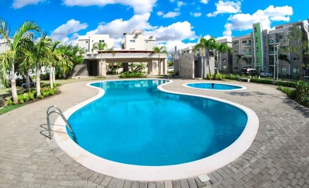 Luxurious 3-Bedroom Apartment With Pool & 24/7 Security سانتياغو دي لوس كاباليروس