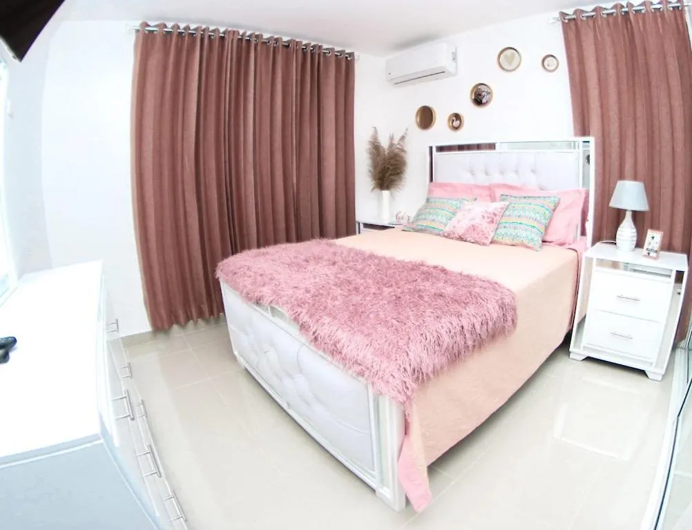 Luxurious 3-Bedroom Apartment With Pool & 24/7 Security سانتياغو دي لوس كاباليروس