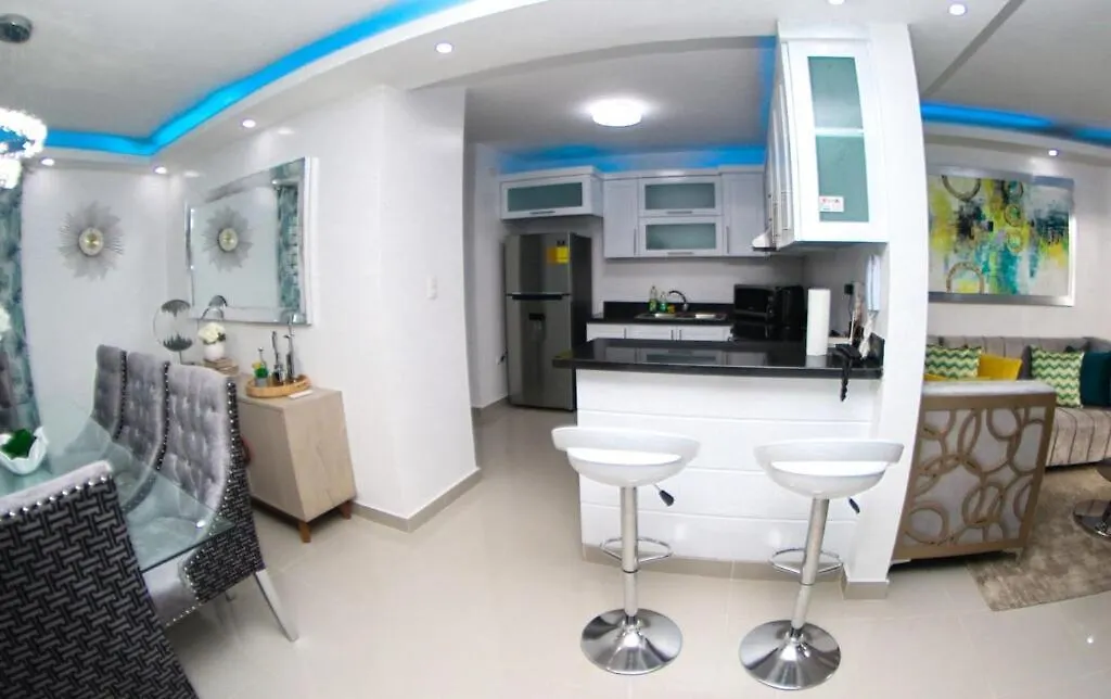 Luxurious 3-Bedroom Apartment With Pool & 24/7 Security سانتياغو دي لوس كاباليروس