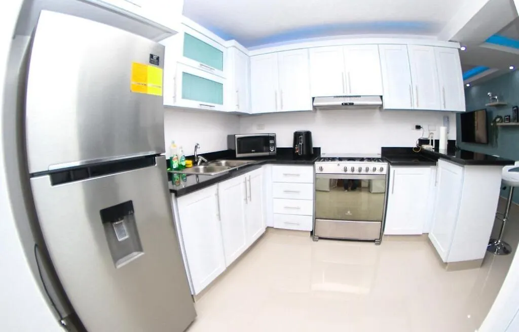 Luxurious 3-Bedroom Apartment With Pool & 24/7 Security سانتياغو دي لوس كاباليروس