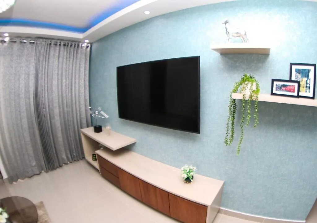 Luxurious 3-Bedroom Apartment With Pool & 24/7 Security سانتياغو دي لوس كاباليروس