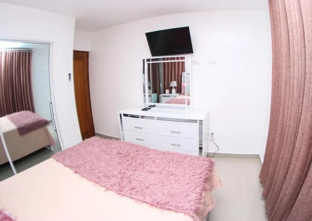 Luxurious 3-Bedroom Apartment With Pool & 24/7 Security سانتياغو دي لوس كاباليروس